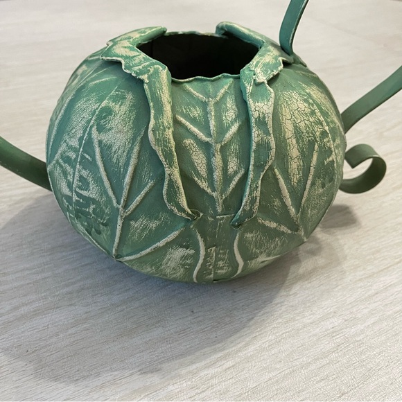 Metal Lettuce Leaves looking Watering Can - Picture 7 of 10